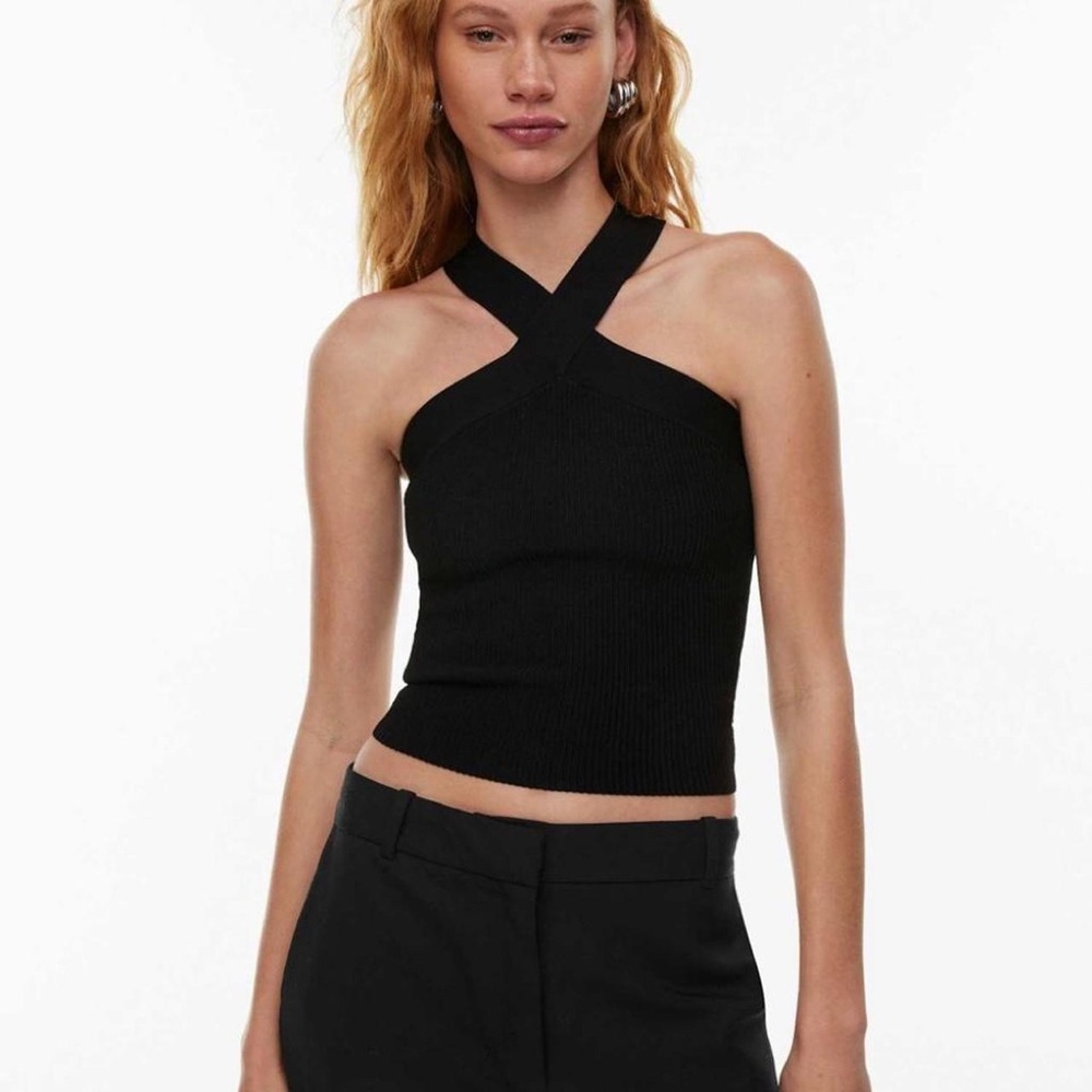 NWT Aritzia Babaton Criss Cross Sculpt Knit
Top - Waist Length size medium